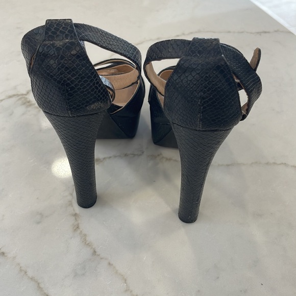 Colin Stuart Faux Snakeskin Platform Sanfals - Picture 3 of 6
